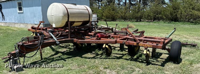 image for item KL9068 Sunflower H24  sweep plow