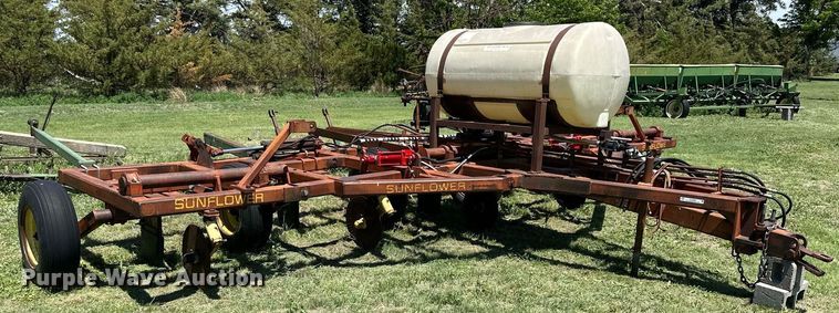 image for item KL9068 Sunflower H24  sweep plow