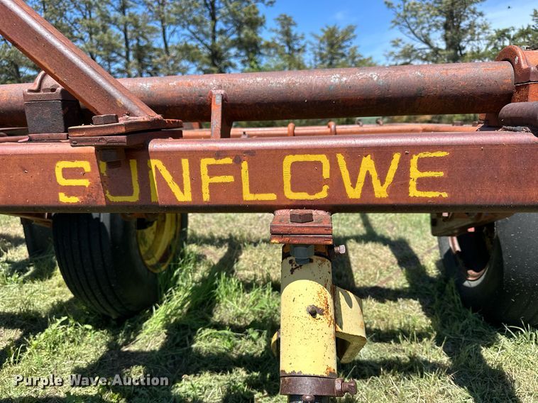 image for item KL9068 Sunflower H24  sweep plow