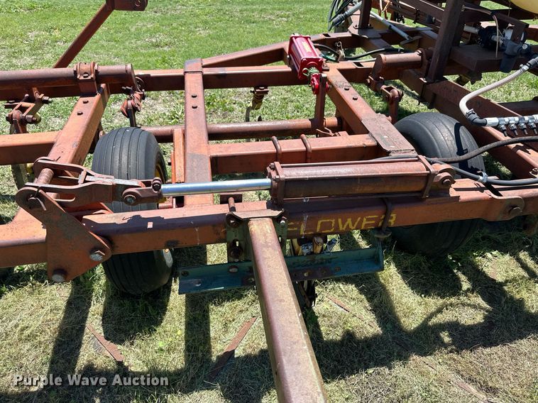 image for item KL9068 Sunflower H24  sweep plow