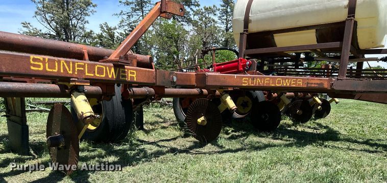 image for item KL9068 Sunflower H24  sweep plow