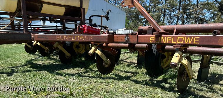 image for item KL9068 Sunflower H24  sweep plow