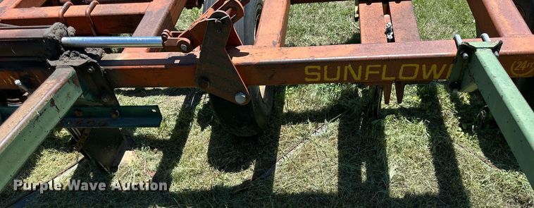 image for item KL9068 Sunflower H24  sweep plow