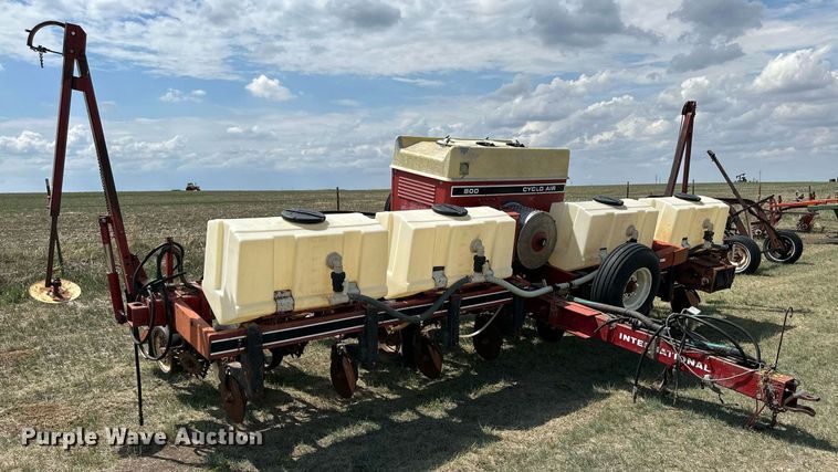 image for item KL9081 International 800 Cyclo Air  planter
