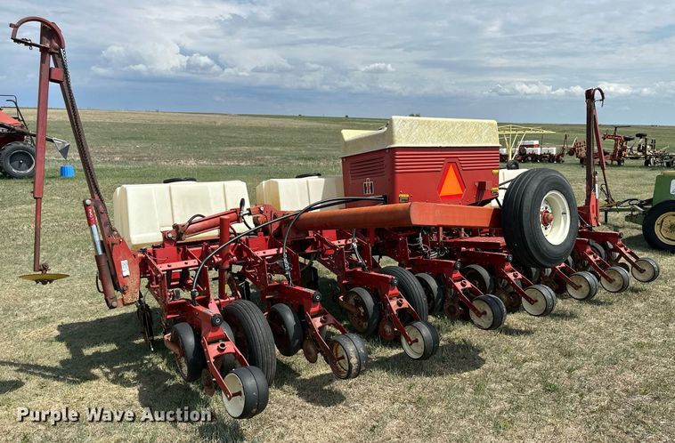 image for item KL9081 International 800 Cyclo Air  planter