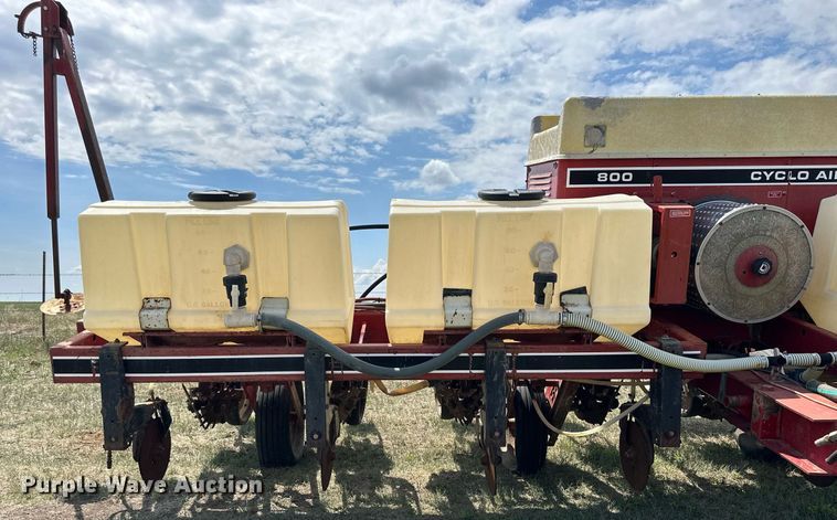 image for item KL9081 International 800 Cyclo Air  planter