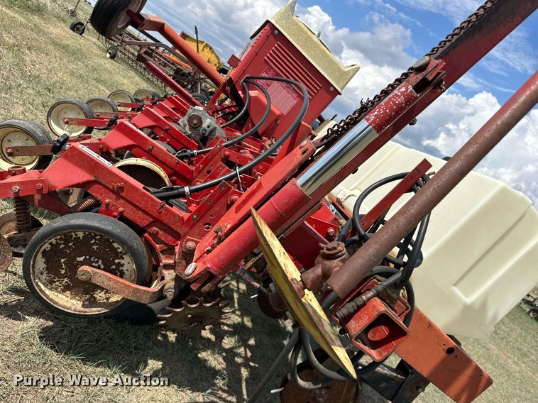 image for item KL9081 International 800 Cyclo Air  planter