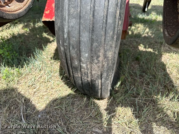 image for item KL9081 International 800 Cyclo Air  planter