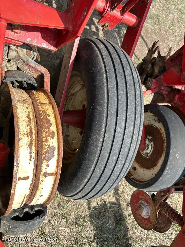 image for item KL9081 International 800 Cyclo Air  planter