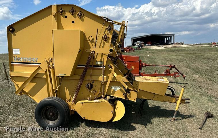 image for item KL9084 1984 Vermeer 605H  round baler