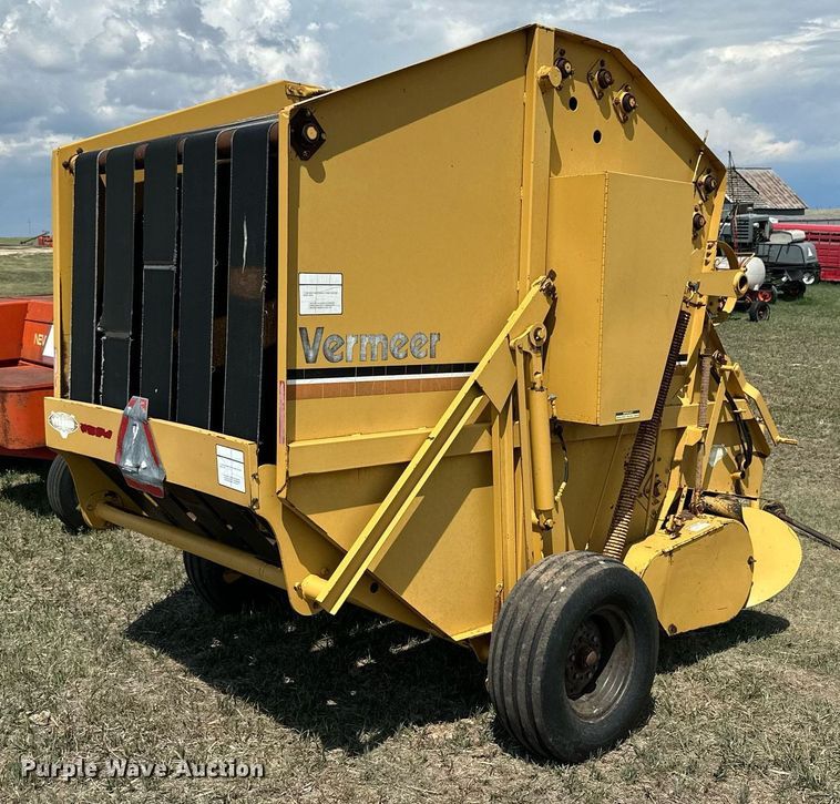 image for item KL9084 1984 Vermeer 605H  round baler