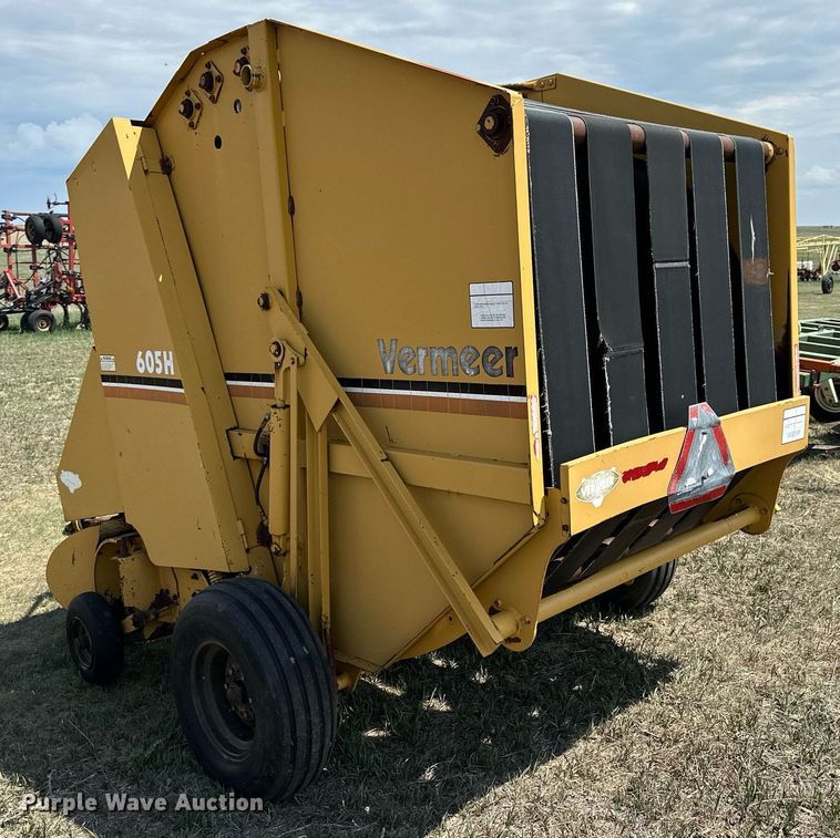 image for item KL9084 1984 Vermeer 605H  round baler