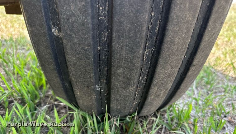 image for item KL9084 1984 Vermeer 605H  round baler