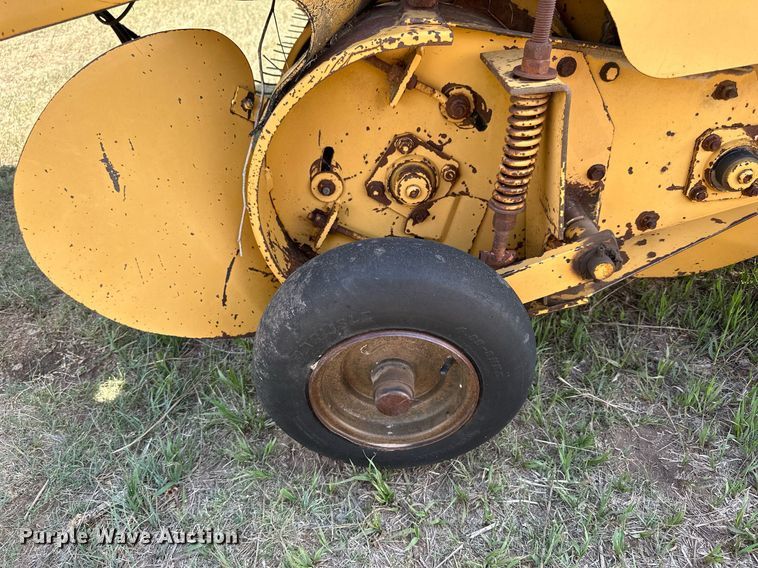 image for item KL9084 1984 Vermeer 605H  round baler