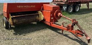 image for item KL9085 New Holland 320 Hayliner  small square baler