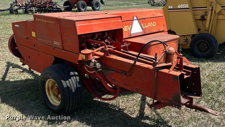 image for item KL9085 New Holland 320 Hayliner  small square baler