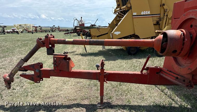 image for item KL9085 New Holland 320 Hayliner  small square baler