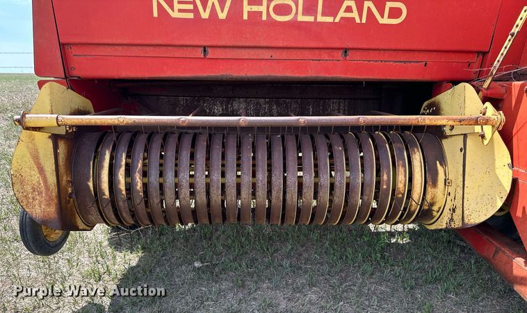 image for item KL9085 New Holland 320 Hayliner  small square baler