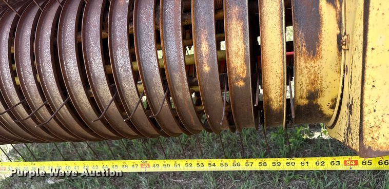 image for item KL9085 New Holland 320 Hayliner  small square baler