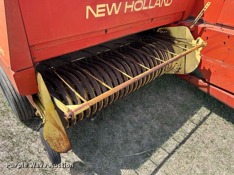 image for item KL9085 New Holland 320 Hayliner  small square baler