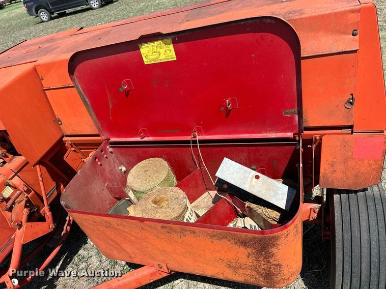 image for item KL9085 New Holland 320 Hayliner  small square baler