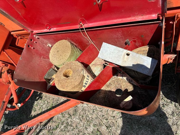 image for item KL9085 New Holland 320 Hayliner  small square baler