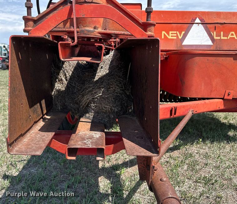 image for item KL9085 New Holland 320 Hayliner  small square baler