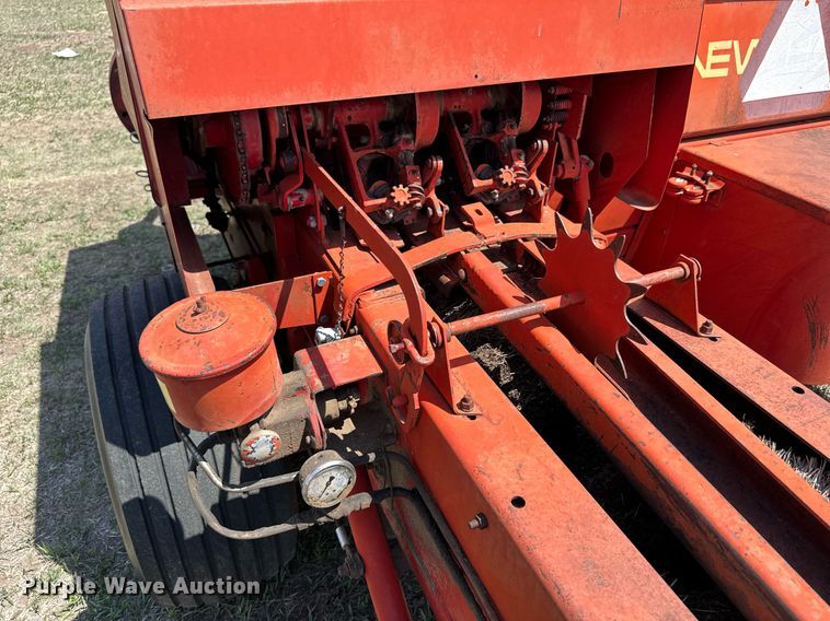 image for item KL9085 New Holland 320 Hayliner  small square baler