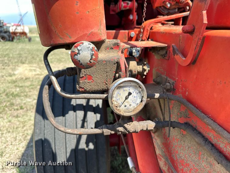 image for item KL9085 New Holland 320 Hayliner  small square baler