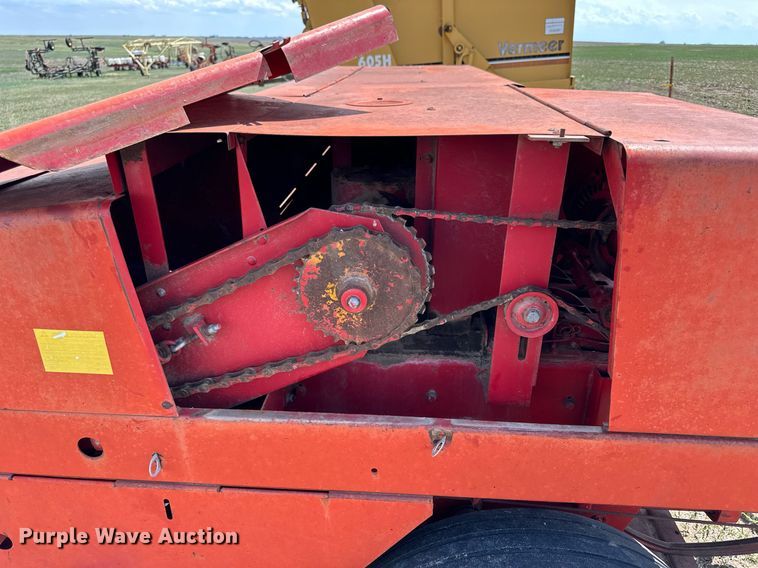 image for item KL9085 New Holland 320 Hayliner  small square baler