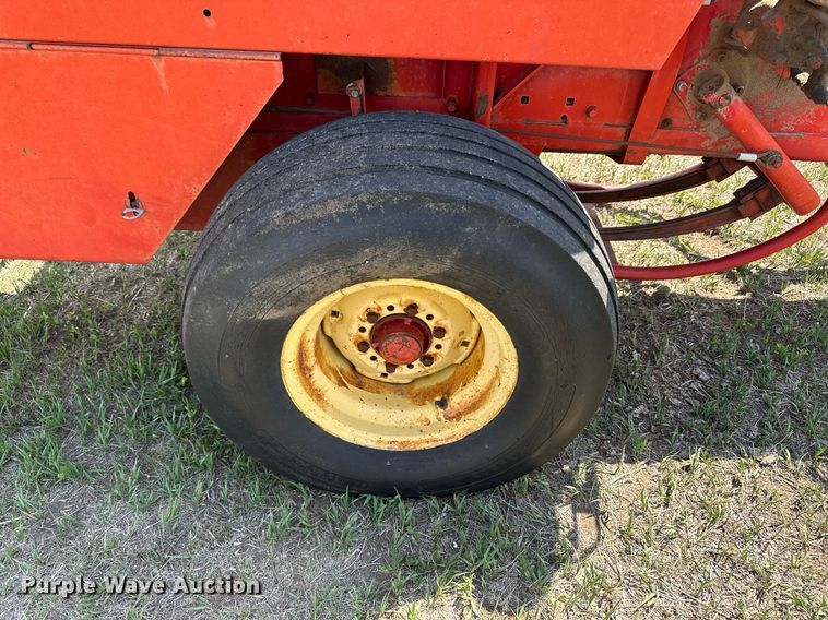 image for item KL9085 New Holland 320 Hayliner  small square baler