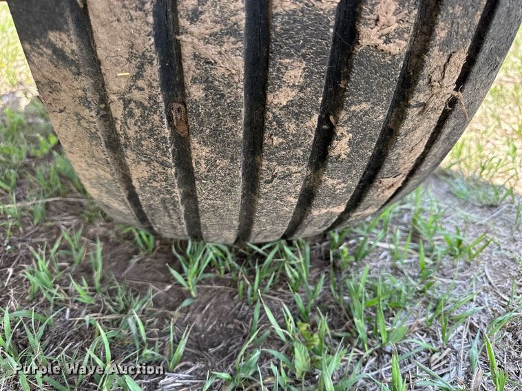 image for item KL9085 New Holland 320 Hayliner  small square baler