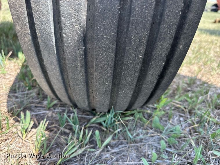 image for item KL9085 New Holland 320 Hayliner  small square baler