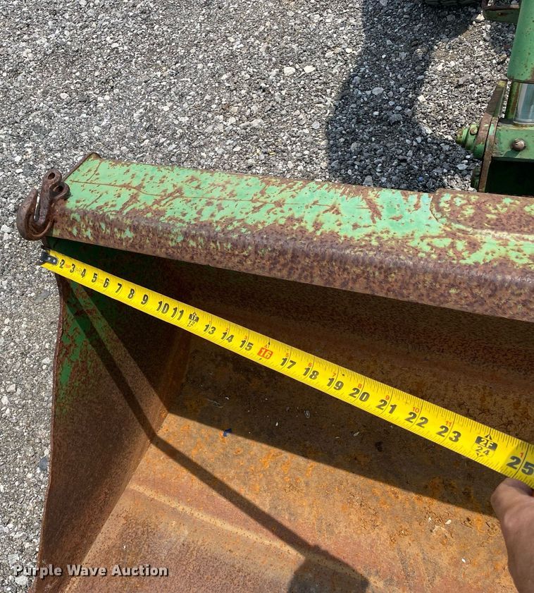 image for item KW9265 1998 John Deere 5210  tractor