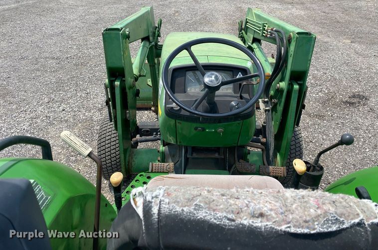 image for item KW9265 1998 John Deere 5210  tractor