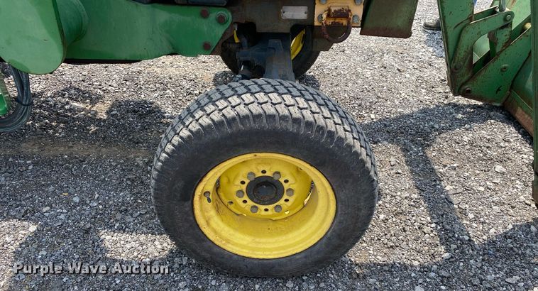 image for item KW9265 1998 John Deere 5210  tractor