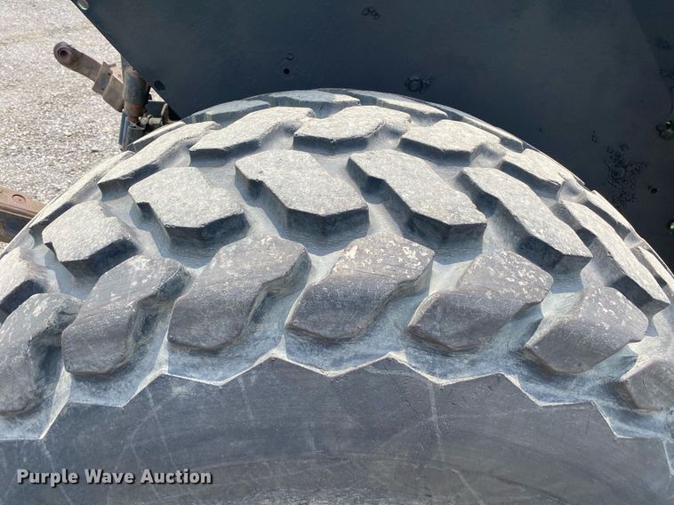 image for item KW9265 1998 John Deere 5210  tractor