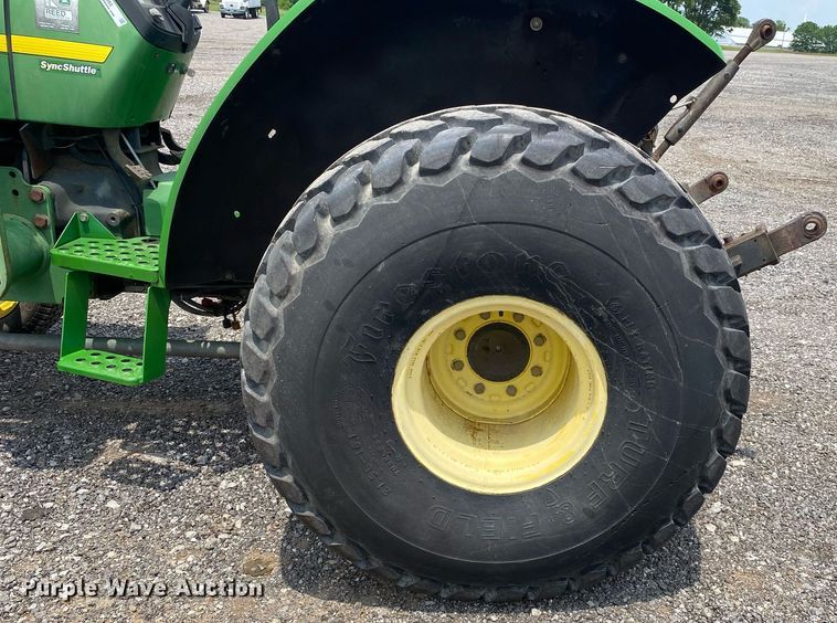 image for item KW9265 1998 John Deere 5210  tractor