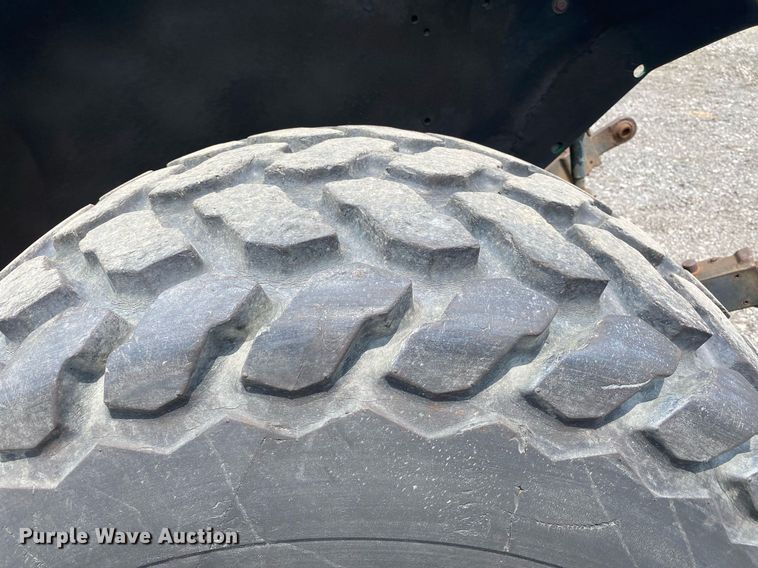 image for item KW9265 1998 John Deere 5210  tractor