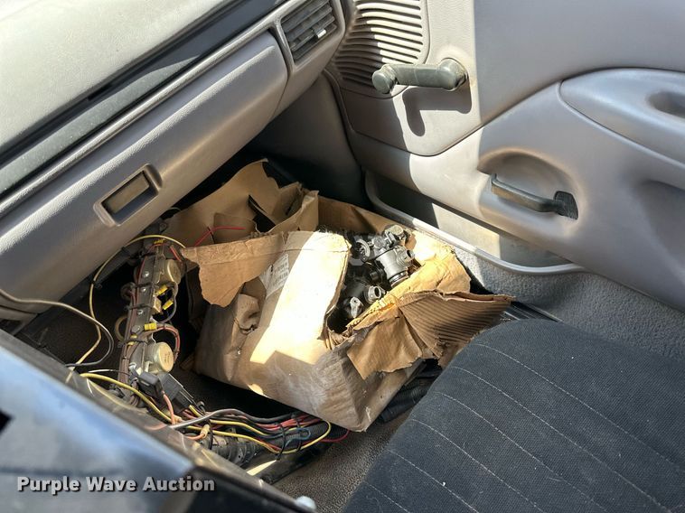 image for item KX9028 1997 Ford F350  applicator truck