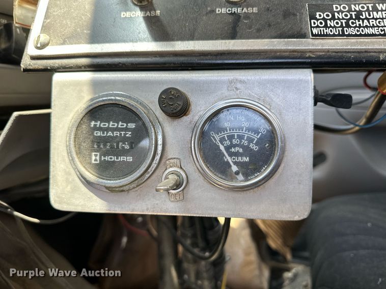 image for item KX9028 1997 Ford F350  applicator truck