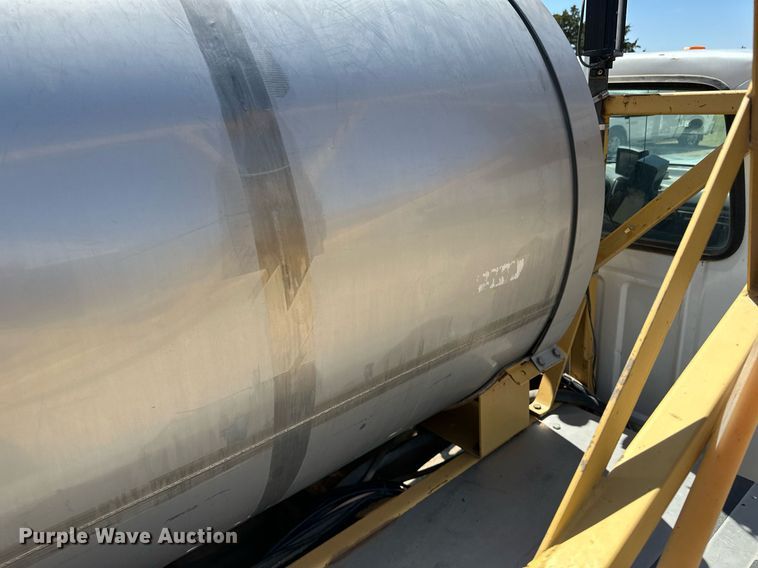 image for item KX9028 1997 Ford F350  applicator truck