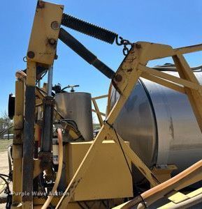 image for item KX9028 1997 Ford F350  applicator truck