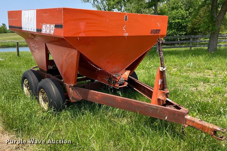 image for item LA9980 Willmar 500  spreader