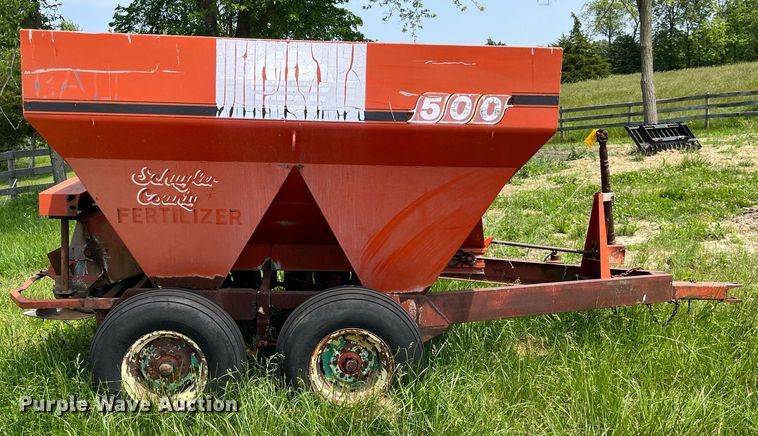 image for item LA9980 Willmar 500  spreader