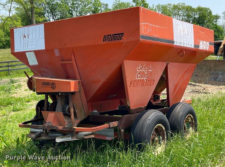 image for item LA9980 Willmar 500  spreader