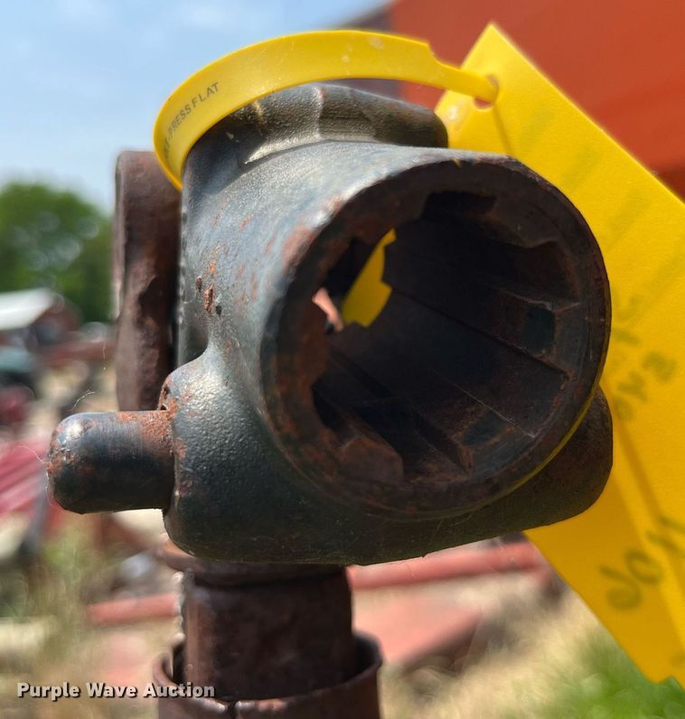 image for item LA9980 Willmar 500  spreader