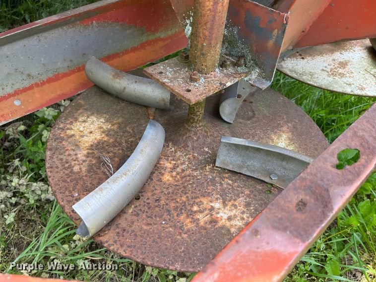 image for item LA9980 Willmar 500  spreader