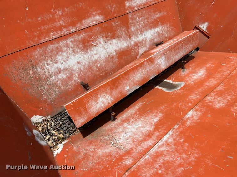 image for item LA9980 Willmar 500  spreader