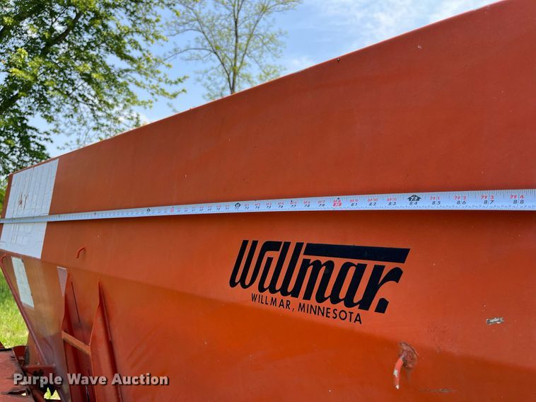 image for item LA9980 Willmar 500  spreader